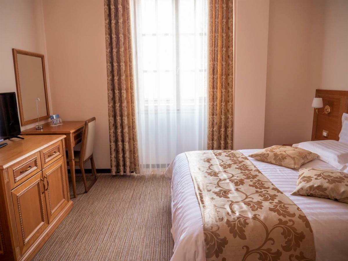 Hotel Boka ティラナ エクステリア 写真